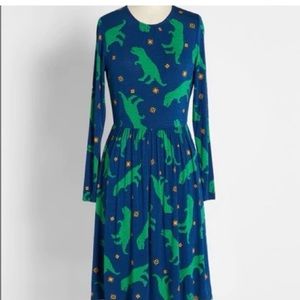 MODCLOTH  stretch knit long sleeved Dino dress size XL
